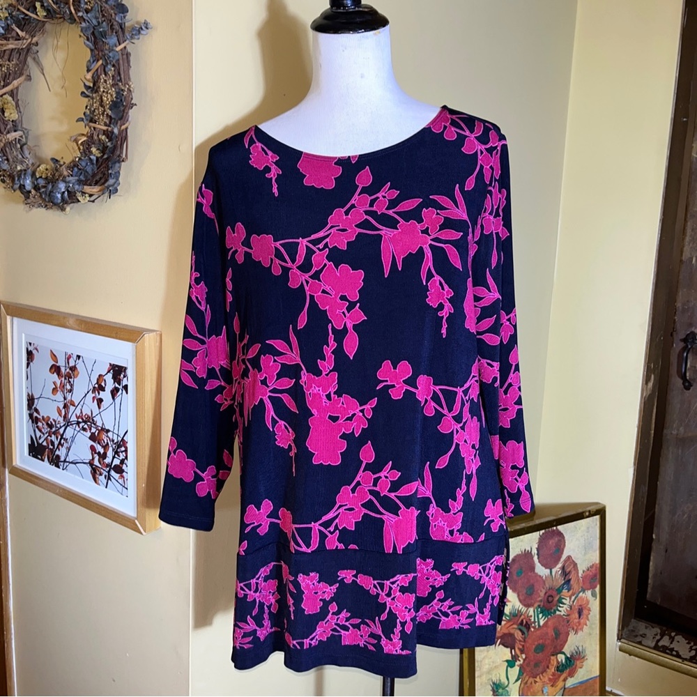 CHICOS TRAVELERS Size 2 Large Floral Tunic Stretch Blue Pink Cozy Pretty $90 NWT